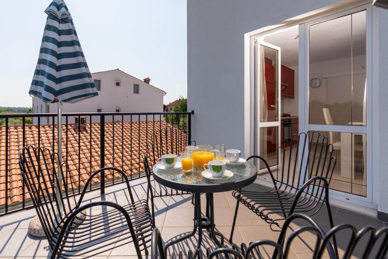 Apartments Oliva โปเรช ภายนอก รูปภาพ