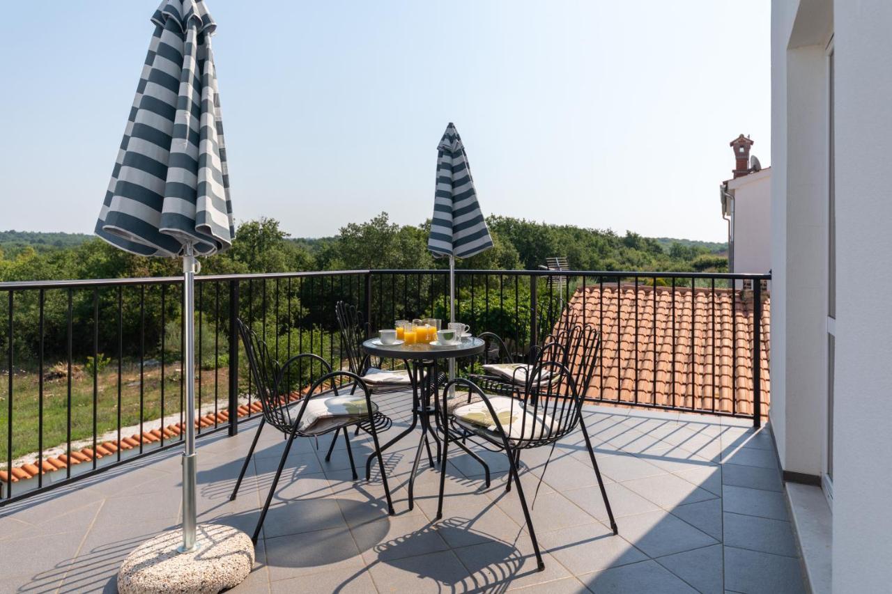 Apartments Oliva โปเรช ภายนอก รูปภาพ