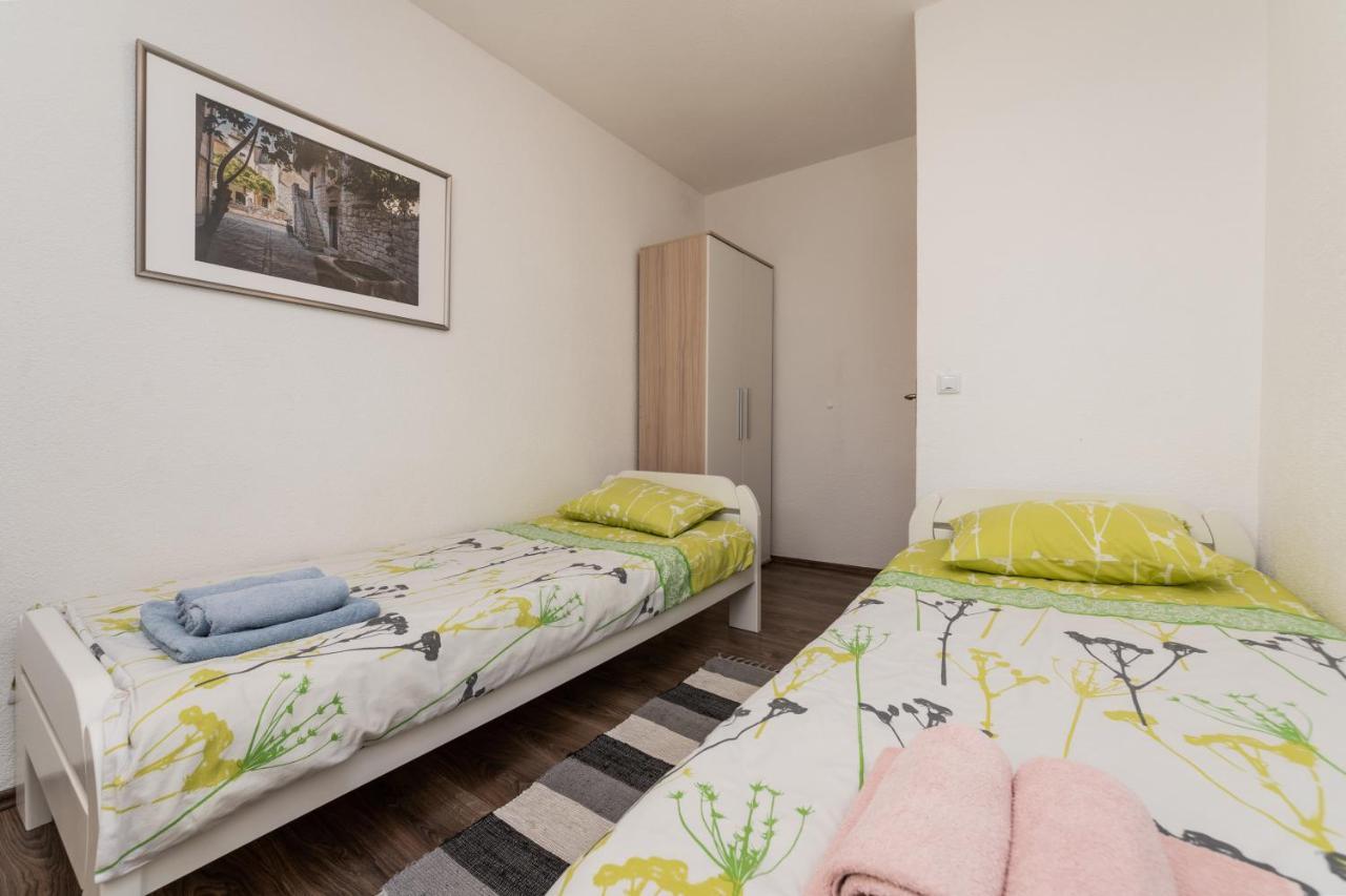 Apartments Oliva โปเรช ภายนอก รูปภาพ