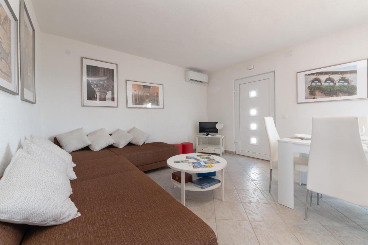Apartments Oliva โปเรช ภายนอก รูปภาพ