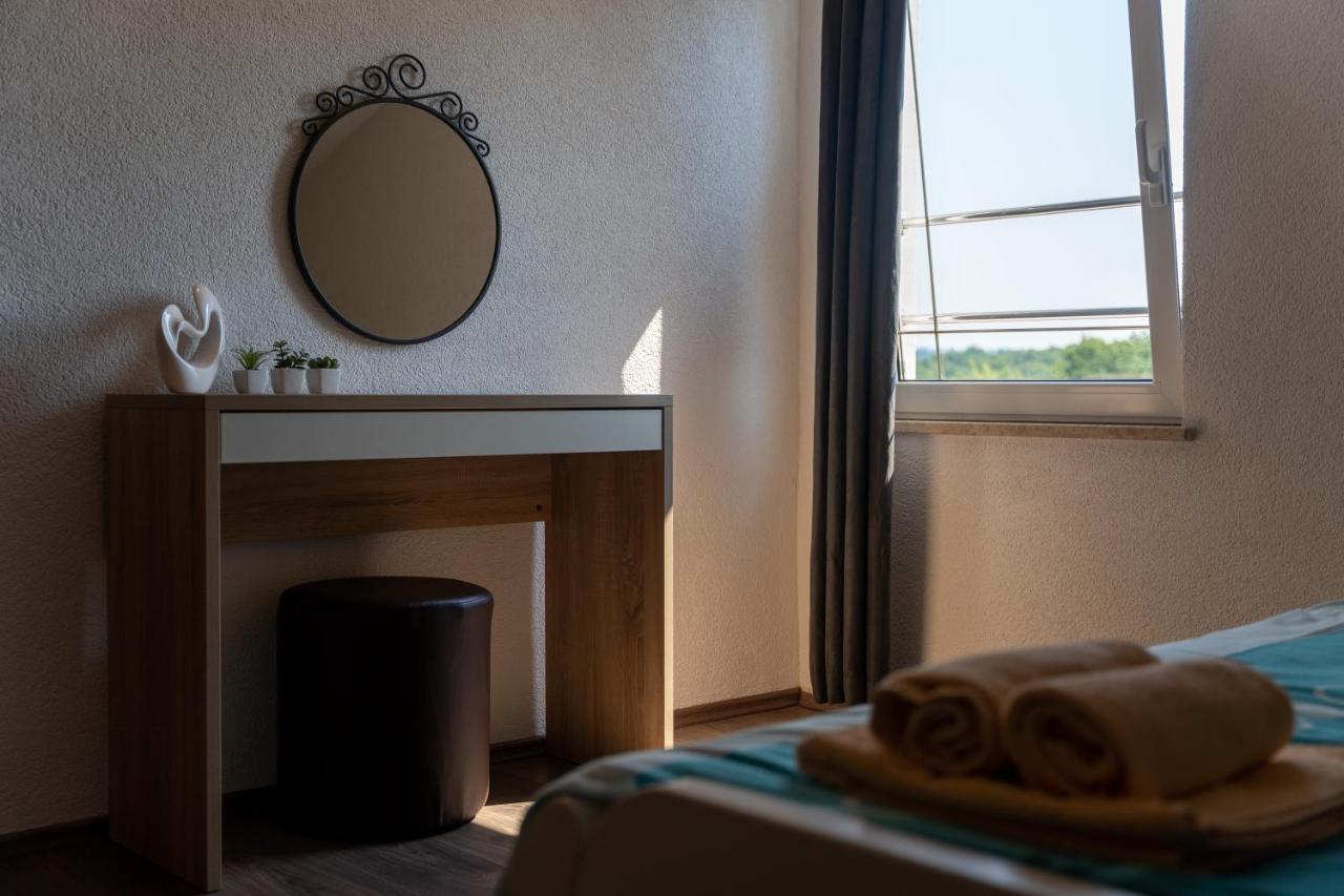 Apartments Oliva โปเรช ภายนอก รูปภาพ