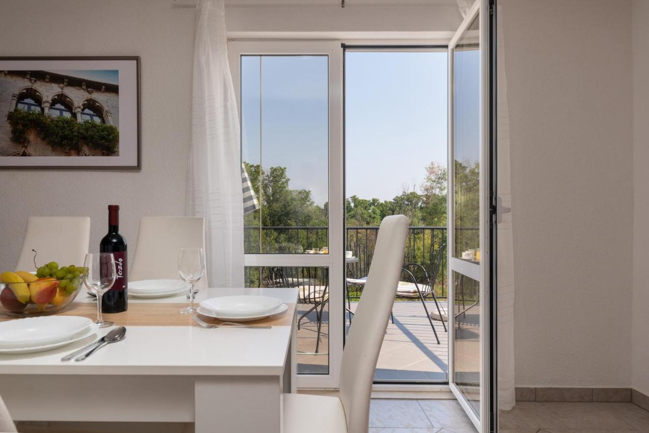 Apartments Oliva โปเรช ภายนอก รูปภาพ